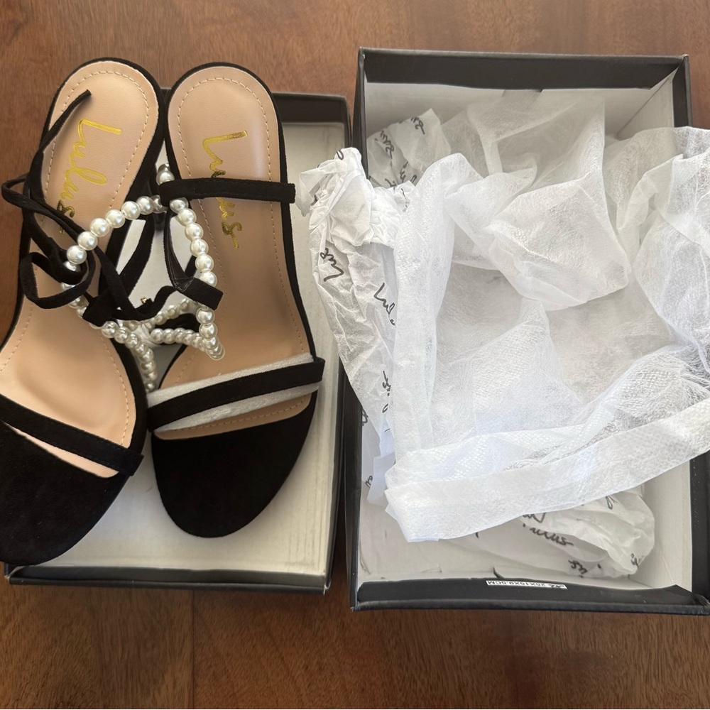 Lulu's Black Sandals with pearl straps